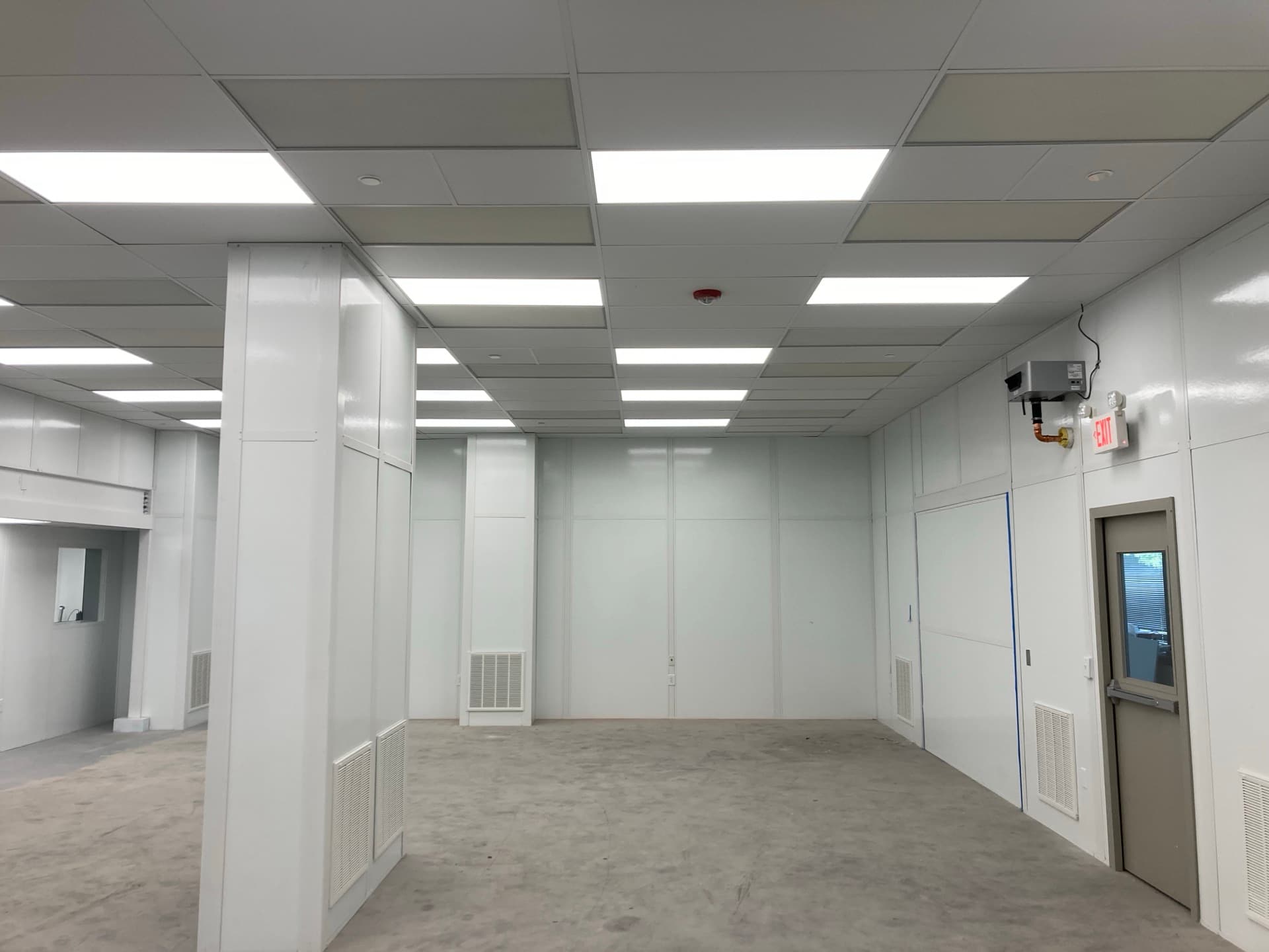 Biocoat Life Sciences - ISO 7 Modular Cleanroom