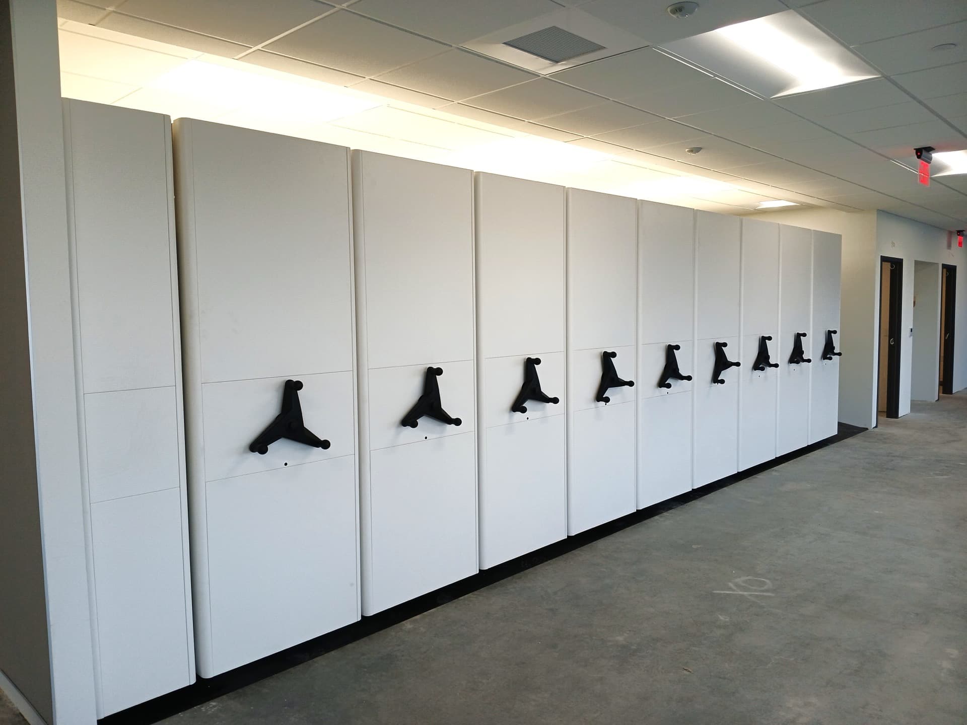 High-density mobile shelving system